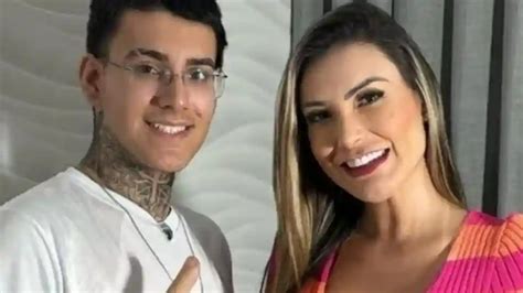 Vídeos pornôs com Amirahleia 